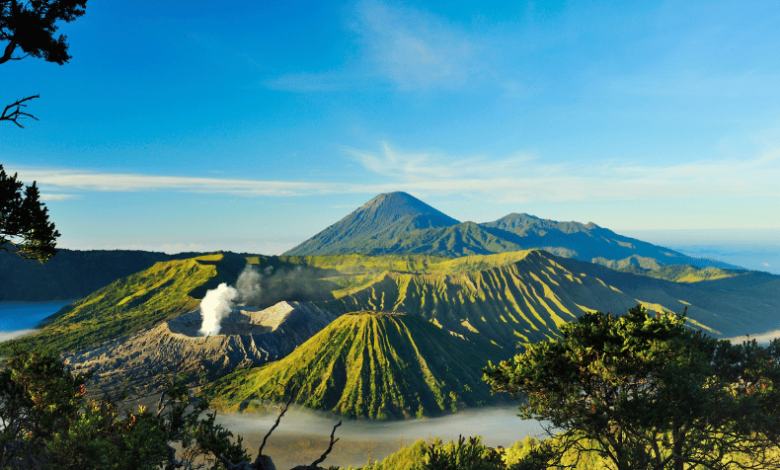 15 Gunung Terbaik untuk Hiking di Indonesia